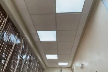 faux plafond suspendu Armstrong au Maroc