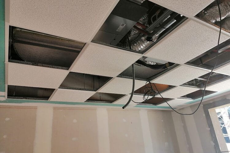 Faux plafond Armstrong au Maroc : confort, design et performance pour vos espaces intérieurs