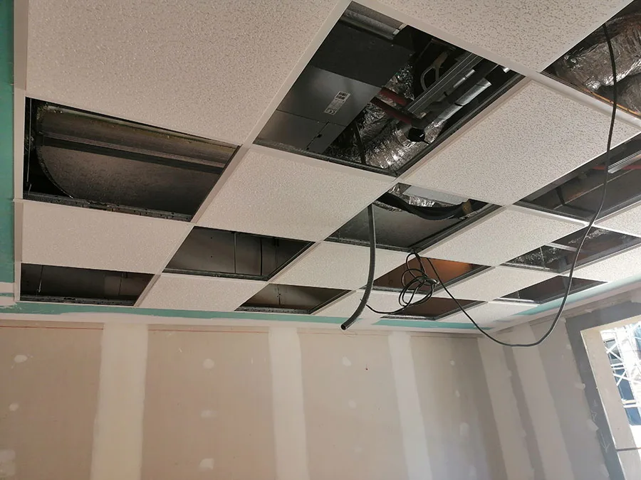 Faux plafond Armstrong au Maroc : confort, design et performance pour vos espaces intérieurs