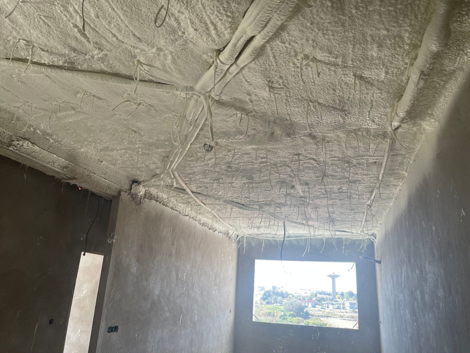 Comment la mousse polyuréthane améliore le confort d’une maison en été au Maroc