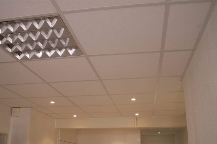 Installation de faux plafond : étapes et conseils au Maroc