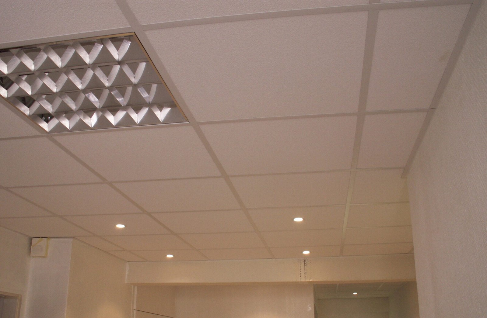 Installation de faux plafond : étapes et conseils au Maroc