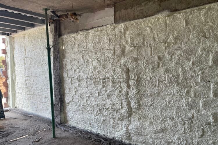 Isolation avec mousse polyuréthane : un confort durable